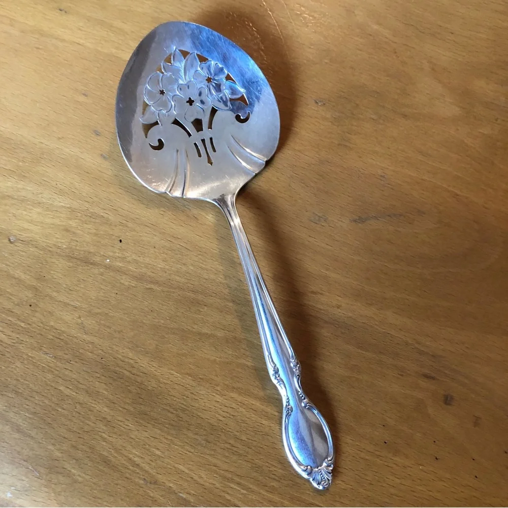 Precious Mirror International Silver Tomato Server Floral Spring Pattern